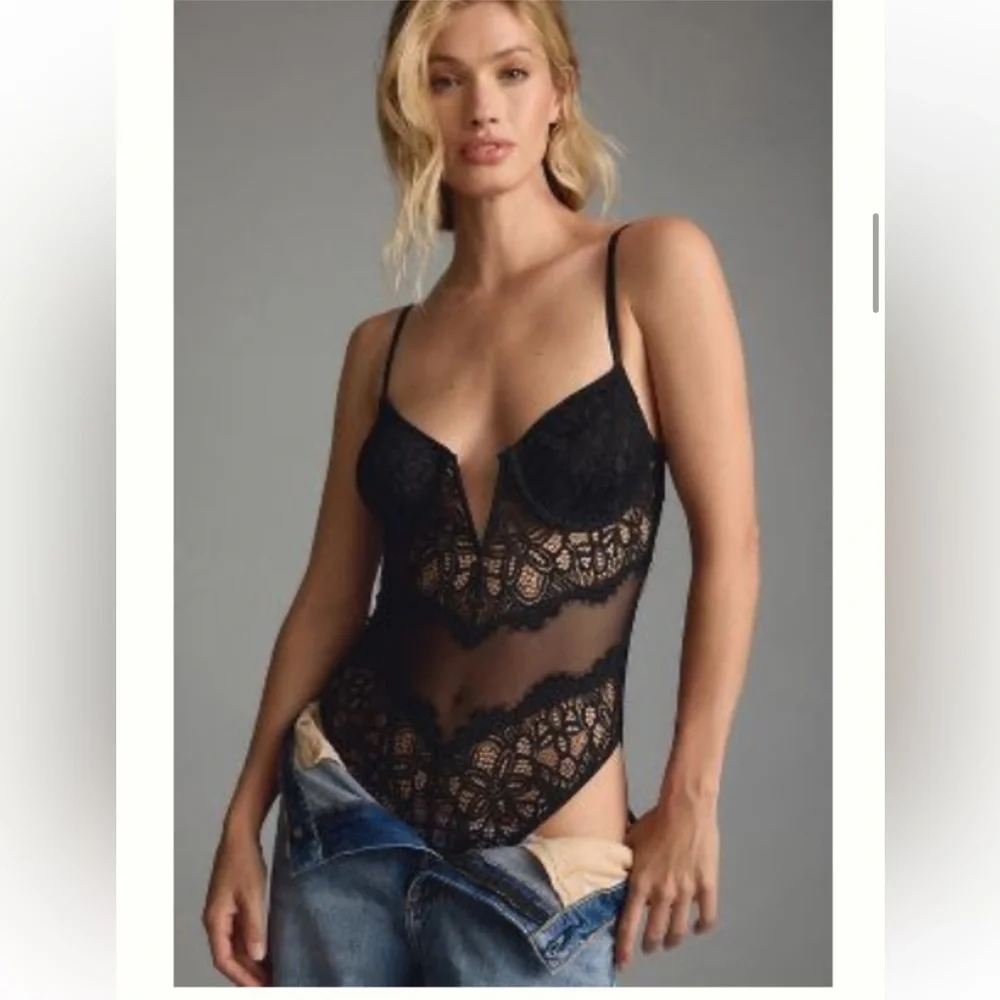 NWT- ANTHROPOLOGIE V-WIRE LACE
BODYSUIT - Picture 5 of 8